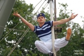 Acrobatische act <a href="/lemma/Matrozen_in_de_mast" title="Matrozen in de mast">Matrozen in de mast</a> op het podium voor de <a href="/lemma/Halve_Maen" title="Halve Maen">Halve Maen</a> in <span class="redlink">2007</span>.