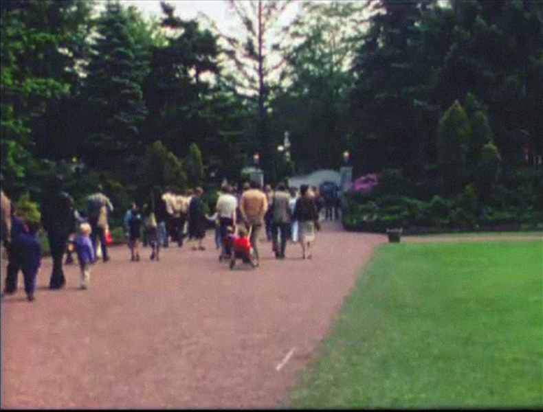 Bestand:Uitgangsprookjesbossiertuin1981.jpg