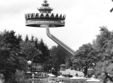 Woensdag 20 mei 1987 vond op de Efteling de perspresentatie plaats van de nieuwste attractie, de vliegende tempel <a href="/lemma/Pagode" title="Pagode">PAGODA</a>. Het project heeft ruim 9 miljoen [gulden] gekost.