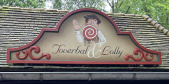 <a href="/lemma/Soete_Inval" class="mw-redirect" title="Soete Inval">Soete Inval</a>: bord op noord(achter)zijde dak: &quot;Toverbal &amp; Lolly&quot; met daarop een knaap in Oudhollandse kleding die een lolly belikt.