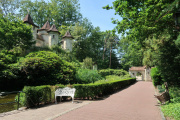 Aanloop richting <a href="/lemma/Doornroosje" title="Doornroosje">Doornroosje</a>.