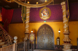<a href="/lemma/Vestibule" title="Vestibule">Vestibule</a> van <a href="/lemma/Symbolica" title="Symbolica">Symbolica</a> met het portret van z.k.h. <a href="/lemma/Pardulfus" title="Pardulfus">Pardulfus</a> Carando Domerano.