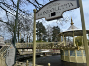 Toegang tot de wachtrij van de <a href="/lemma/Gondoletta" title="Gondoletta">Gondoletta</a>