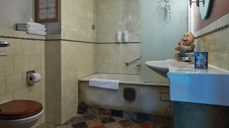 Bestand:Hotel-lavensuite-badkamer.jpg
