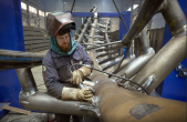 Bijwerken lasnaden nieuwe Python bij CSM Steelstructures - Foto: Joyce van Belkom / Efteling (via ED)