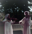Twee violisten in nachtkledij bij de officiele opening van <a href="/lemma/Droomvlucht" title="Droomvlucht">Droomvlucht</a>, 10 juni 1993