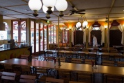 De eettafels in <a href="/lemma/%27t_Poffertje" title="&#039;t Poffertje">&#039;t Poffertje</a>. (Foto: Jos)