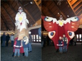 <a href="/lemma/Winter_Dwarrels" class="mw-redirect" title="Winter Dwarrels">Winter Dwarrel</a> sluit en opent zijn vleugels tijdens <a href="/lemma/Winter_Efteling_2000-2001" title="Winter Efteling 2000-2001">Winter Efteling 2000-2001</a>.