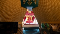 <a href="/lemma/Fata_Morgana-suite" title="Fata Morgana-suite">Fata Morgana-suite</a> in het <a href="/lemma/Efteling_Hotel" title="Efteling Hotel">Efteling Hotel</a> na de renovatie december <span class="redlink">2018</span>.