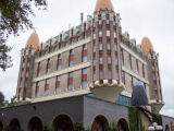 Exterieur van het <a href="/lemma/Efteling_Hotel" title="Efteling Hotel">Efteling Hotel</a> in oktober <a href="/lemma/2008" title="2008">2008</a>