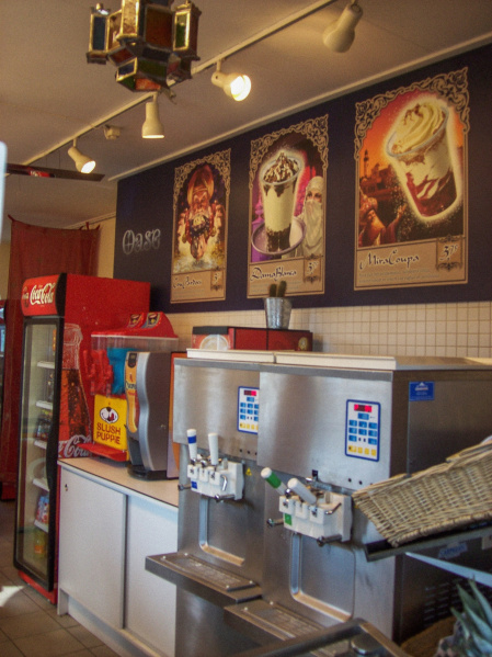 Bestand:Oase-interieur-achterwand-sept08.jpg