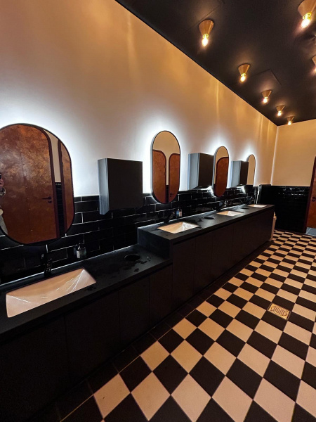 Bestand:Ewh-bg-toiletten.jpeg