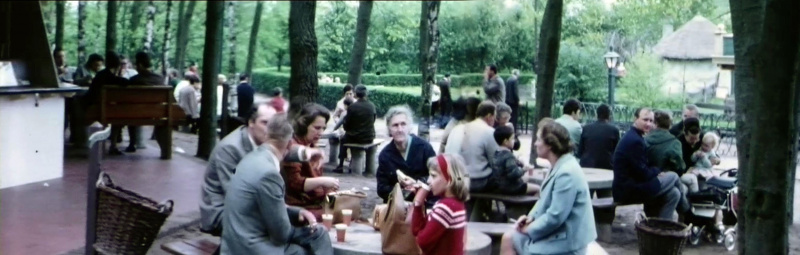 Bestand:Stationskoffyhuisterras1970.jpg
