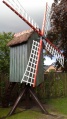 De oorspronkelijke molen van het Kinderspoor, in gerestaureerde toestand in de tuin van Frank de Laat aan De Akker in Vlijmen.