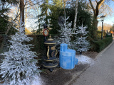 Potkachel aan pad van Reizenrijkplein naar Pagode in december 2019 - Foto: Eftepedia