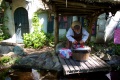 Wasvrouwtje voor het kabouterhuisje met het waterrad in het <a href="/lemma/Kabouterdorp" title="Kabouterdorp">Kabouterdorp</a>.