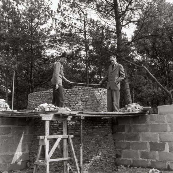 Bestand:MagischeKlokbouw.jpg