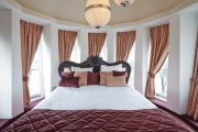Het bed van de <a href="/lemma/Excellente_Suite" class="mw-redirect" title="Excellente Suite">Excellente Suite</a>.