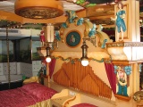 Het orgel-bed in de <a href="/lemma/Carrouselsuite" title="Carrouselsuite">Carrouselsuite</a> in het <a href="/lemma/Efteling_Hotel" title="Efteling Hotel">Efteling Hotel</a>. {{Intern|Foto: Jos, 2006}}