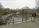 Uitgang van de <a href="/lemma/Pegasus" title="Pegasus">Pegasus</a>, stukje <a href="/lemma/Wankelbrug" title="Wankelbrug">Wankelbrug</a> in <a href="/lemma/2001" title="2001">2001</a>