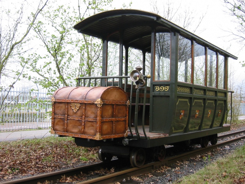 Bestand:Stoomtrein-Efteling-schatkist-Knoet.jpg