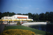 <a href="/lemma/Cameleon" class="mw-redirect" title="Cameleon">Cameleonrestaurant</a> in circusthema, omstreeks <span class="redlink">1995</span>, 
