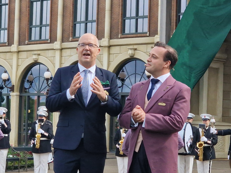Bestand:Egh-opening-bobo.jpg