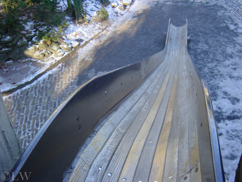 Bestand:Glijbaan-glijhuis-hout.jpg