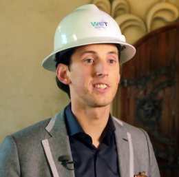 Screenshot uit YouTube-video: Making of: Droomvlucht - De trollen en elfjes zijn weer terug - Efteling, 27-11-2013