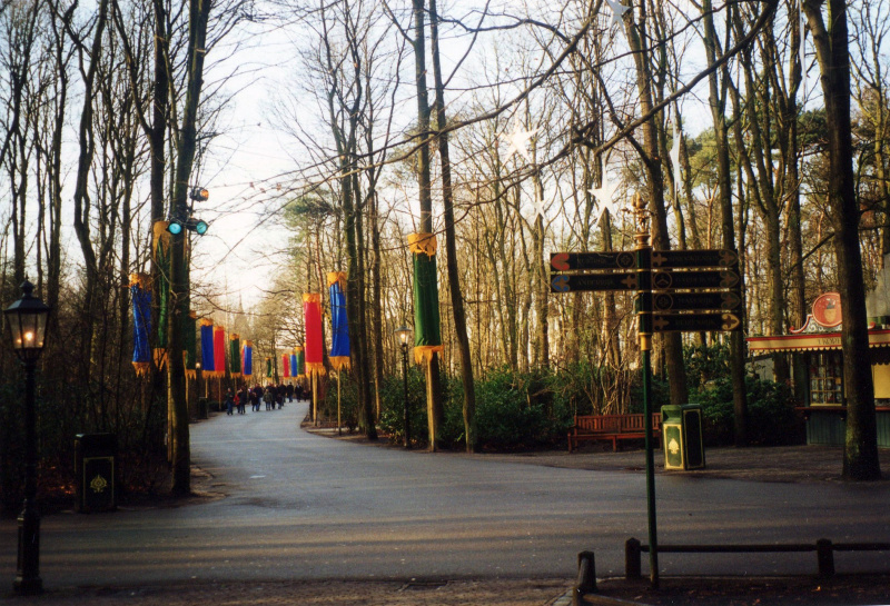 Bestand:Promenade winter efteling 1999.jpg