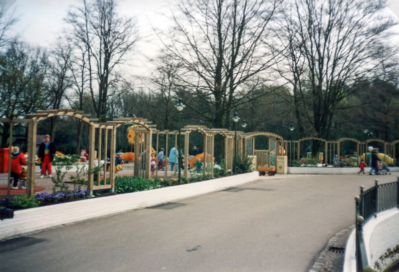 Bestand:Kleuterhof-openingsjaar-06.jpg