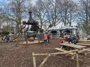 <a href="/lemma/Warme_Winter_Weide" title="Warme Winter Weide">Warme Winter Weide</a> <a href="/lemma/Winter_Efteling_2024-2025" title="Winter Efteling 2024-2025">Winter Efteling 2024-2025</a>