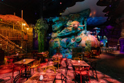 Interieur <a href="/lemma/Fabula_(restaurant)" title="Fabula (restaurant)">Fabula (restaurant)</a> / <a href="/lemma/Speelwereld" title="Speelwereld">Speelwereld</a>