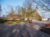 <a href="/lemma/Dwarrelplein" title="Dwarrelplein">Dwarrelplein</a> in april <a href="/lemma/2009" title="2009">2009</a>