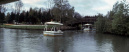 <a href="/lemma/Gondoletta" title="Gondoletta">Gondoletta</a> met de twee houten bruggen die de kanalen oversteken, vanuit de boot, in <span class="redlink">1982</span>