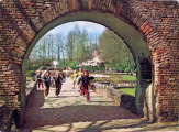 <a href="/lemma/Herautenplein" title="Herautenplein">Herautenplein</a> begin jaren zeventig, inclusief de grot van <a href="/lemma/Sneeuwwitje" title="Sneeuwwitje">Sneeuwwitje</a>, de <a href="/lemma/Schuilhut" title="Schuilhut">schuilhut</a> en deels <a href="/lemma/Station_Sprookjesbos" title="Station Sprookjesbos">Station Sprookjesbos</a>