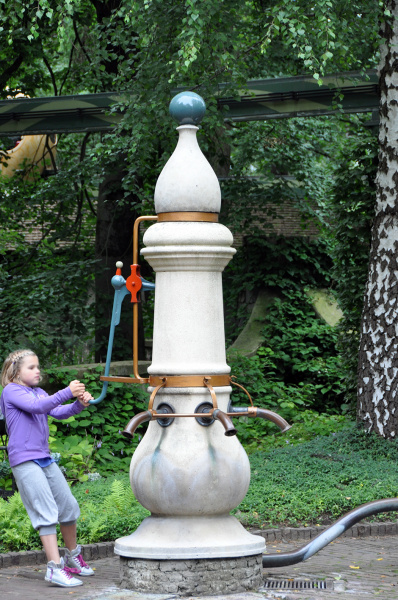 Bestand:LaafseWaterpomp.jpg