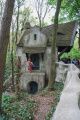 Zijgevel van <a href="/lemma/Roodkapje" title="Roodkapje">Roodkapje</a> met helling, mei <a href="/lemma/2010" title="2010">2010</a>