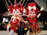 Introductie van <a href="/lemma/Pardijntje" class="mw-redirect" title="Pardijntje">Pardijntje</a> als parkmascotte bij seizoensopening 2000.