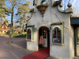 Entree en loper bij Spiegeltje, spiegeltje... in december 2019 - Foto: Eftepedia