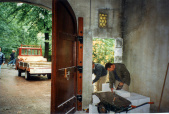 Verbouwing van de ingang van de <a href="/lemma/Dioramahal" class="mw-redirect" title="Dioramahal">Dioramahal</a>, met toevoeging kleedkamers in <span class="redlink">1997</span>