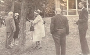 Opening van het <a href="/lemma/Het_Kraanven" title="Het Kraanven">het Kraanven</a>, links ip de rug staatssecretaris Gerard Veldkamp, rechts op de rug gezien <a href="/lemma/Reinier_van_der_Heijden" title="Reinier van der Heijden">Reinier van der Heijden</a>.