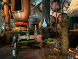 Interieur <a href="/lemma/Lurk_en_Limoenhuys" title="Lurk en Limoenhuys">Lurk en Limoenhuys</a>. Bij de paal een lichtblauwe fles met Ton-esque bloemmotief, een miniatuur-versie van eenzelfde soort kruik in <a href="/lemma/Lal%27s_Brouwhuys" title="Lal&#039;s Brouwhuys">Lal&#039;s Brouwhuys</a>.