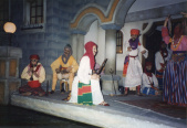 <a href="/lemma/Voorportaal" title="Voorportaal">Voorportaal</a> van de gevangenis in <a href="/lemma/Fata_Morgana" title="Fata Morgana">Fata Morgana</a> in <a href="/lemma/1993" title="1993">1993</a>