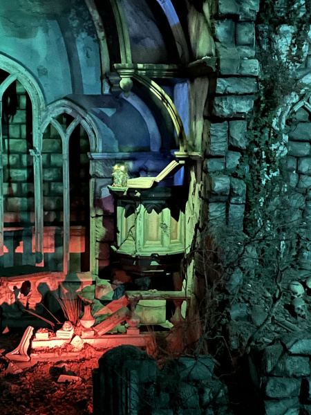 Bestand:Spookslot preekstoel.jpg