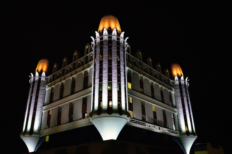 Bestand:Eftelinghotel-moderneverlichting.jpg