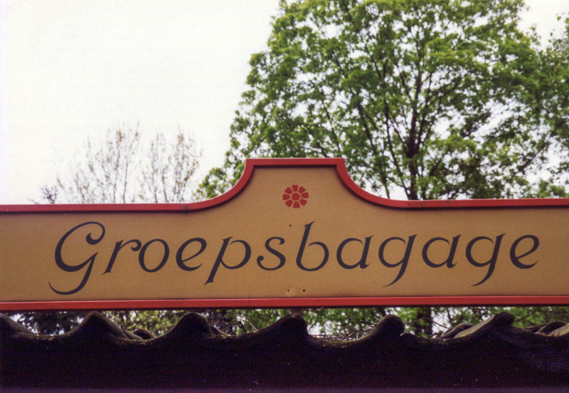 Bestand:Groepsbagagepieckplein-negentig.jpg