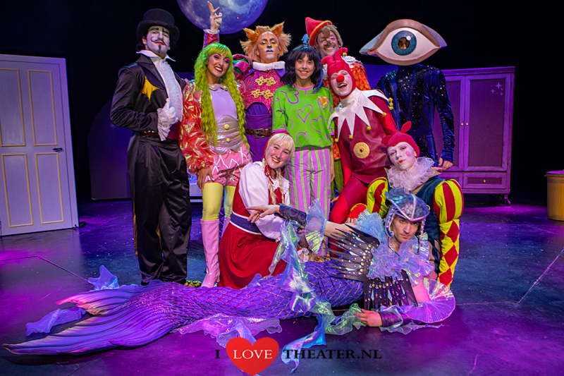 Bestand:Magicaluna-cast.jpg