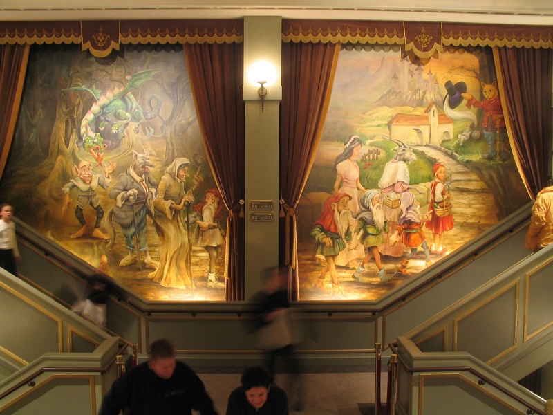 Bestand:Efteling Theater-Foyer-schildering.jpg
