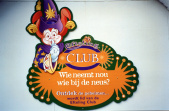 Bord ter promotie van de <a href="/lemma/Efteling_Club" title="Efteling Club">Efteling Club</a> in <span class="redlink">1997</span>, opschrift: &quot;Wie neemt nou wie bij de neus? Ontdek de geheimen... wordt [sic] lid van de Efteling Club&quot;